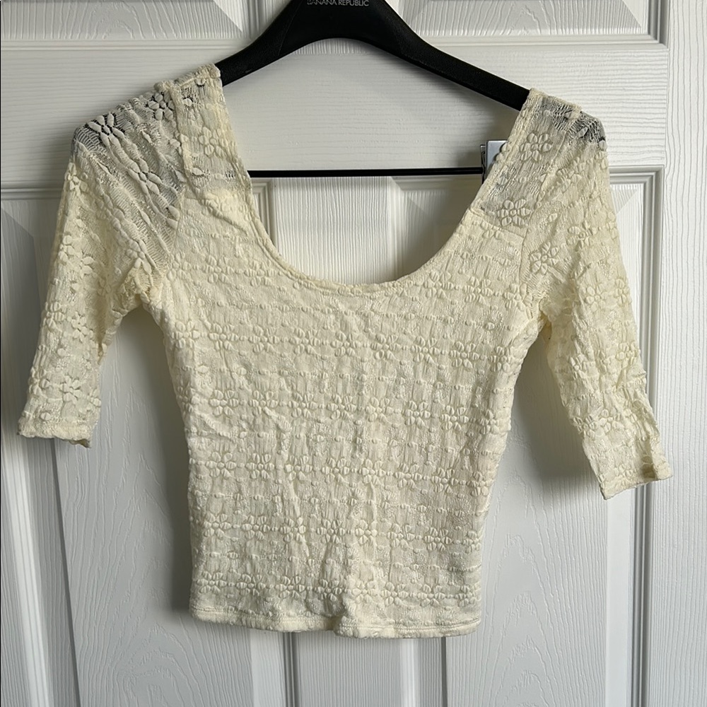 Hollister Cream Lace Fitted Short Sleeve Cropped Blouse